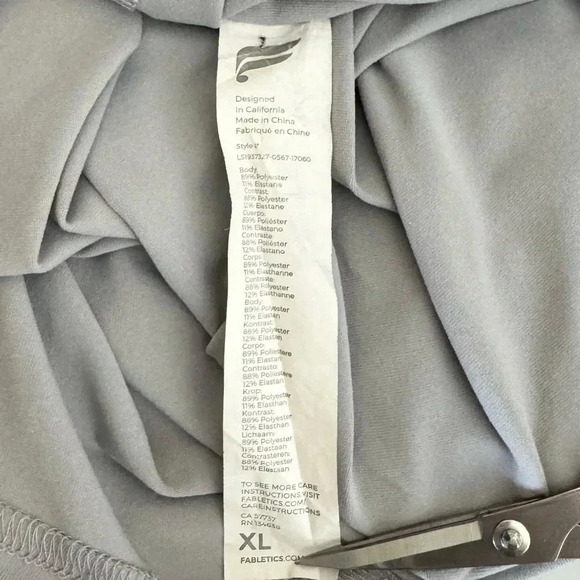 Fabletics | Cashel Adjustable Sleeve Top II Gray Cinch Sleeve Thumbholes - Picture 9 of 10